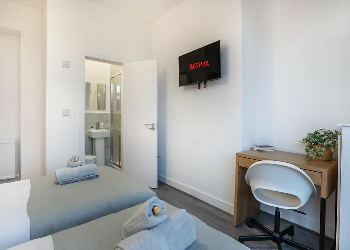 4 Bedrooms-4 Bathrooms House Barrow-in-Furness Foto